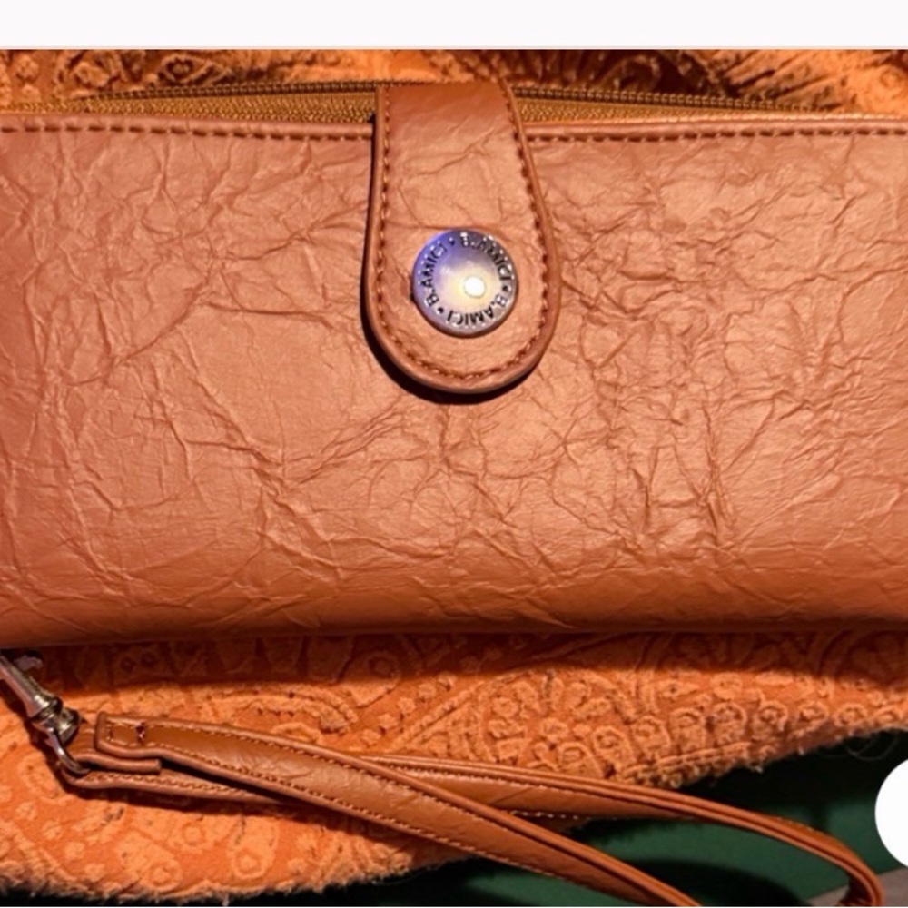 Elegant Gingerbread Long B. Amici RFID Nancy Leather Women's Wallet. - Picture 2 of 3